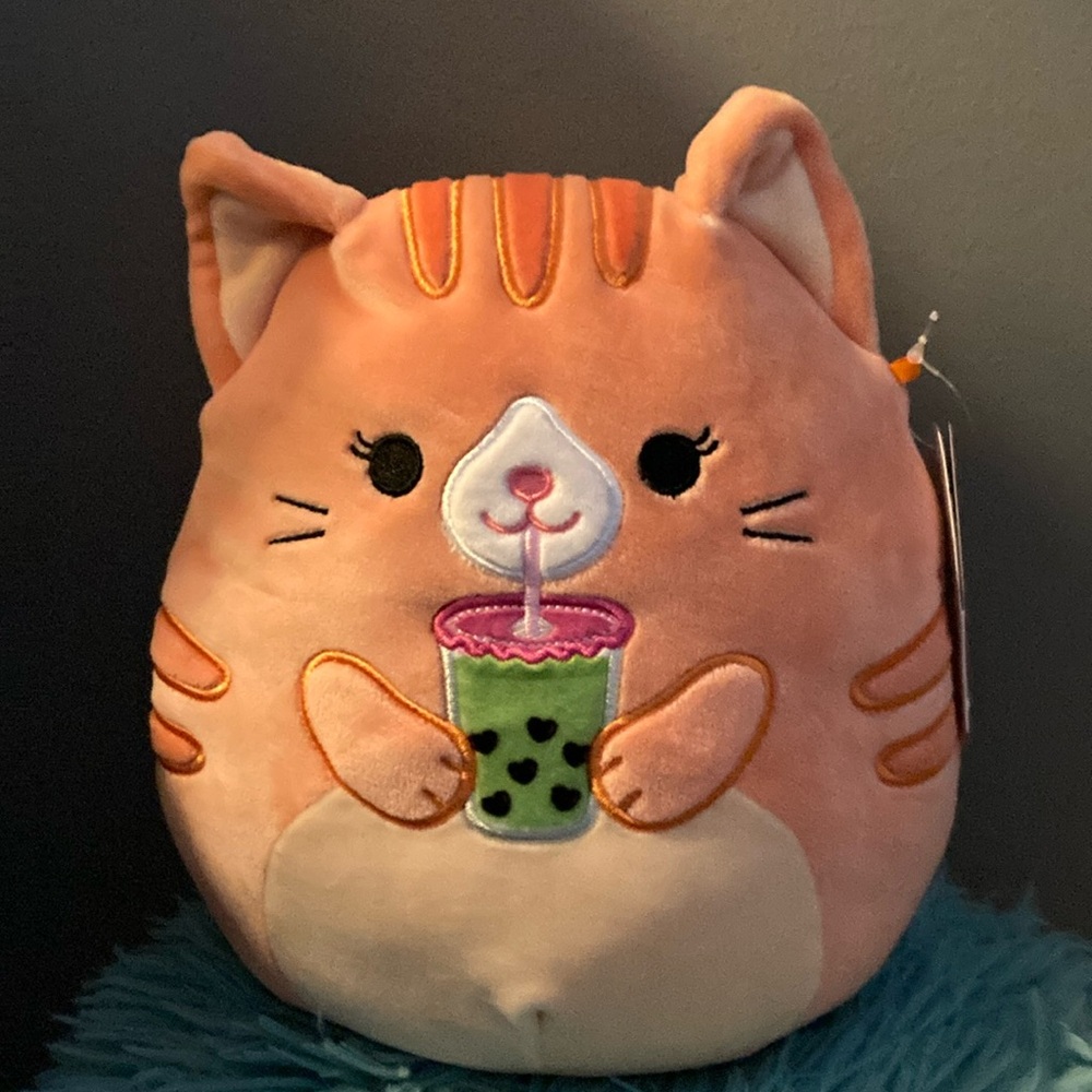 BRAND NEW SQUISHMALLOW VALENTINES LIMITED ESITION 8”! NWT! SMOKE FREE HOME!
